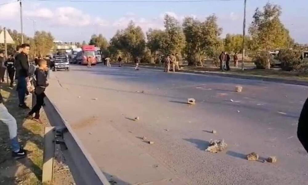بالفيديو.. تهريب رئيس بلدية السليمانية "سعيد صادق" عبر اسطح المنازل المجاورة للبلدية خوفا من المتظاهرين الاكراد ....