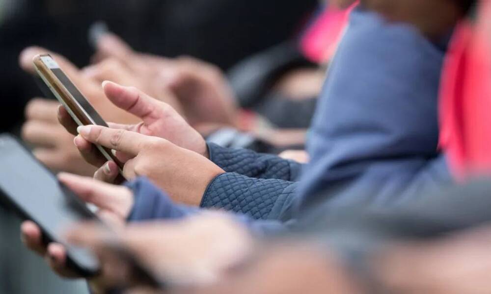 هل هواتفنا تستمع إلينا؟.. شركة أميركية تكشف الحقيقة