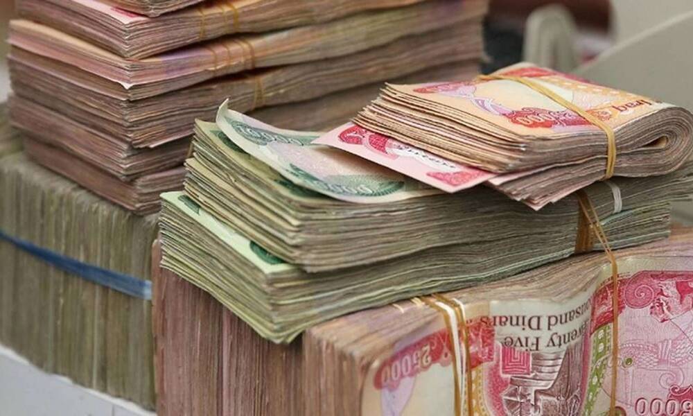 اقتصادي يكشف 7 جهات حكومية تلتهم 93% من رواتب الدولة في العراق