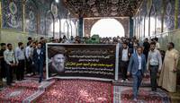 بالفيديو.. في مجلس عزاء اية الله السيد "محمد مهدي الخرسان" نجل السيستاني محمد رضا يمتنع عن مصافحة عمار الحكيم ..