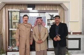 قيادة القوة الجوية تكرم ياس خضر بدرع القوة الجوية.