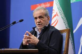 الرئيس الإيراني: كنت مع الحوار مع واشنطن لكن خامنئي "رفضه"