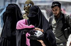 تحرك حكومي لأول مرة: وفد سوري يزور مخيم الهول لبحث عودة النازحين السوريين
