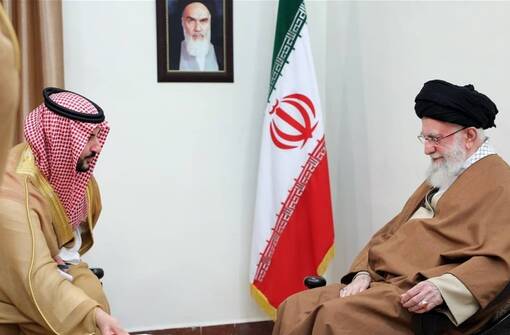 خامنئي بعد استلامه رسالة من الملك "سلمان".. العلاقة مع السعودية تكاملية ومفيدة للطرفين